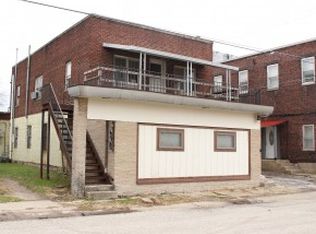 229 3rd St, Charleston, IL 61920