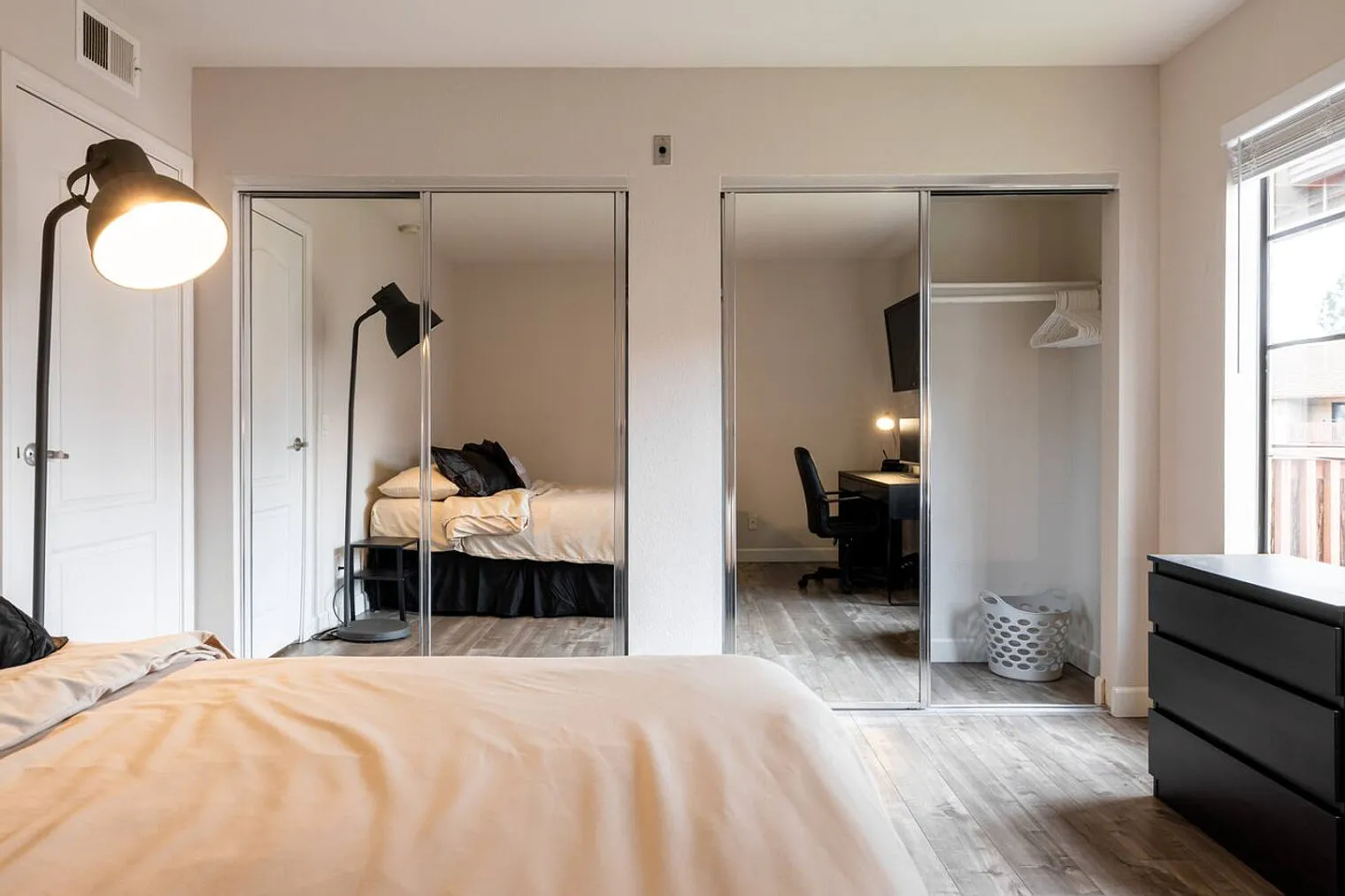 1 bed, 1.0 bath, $3,979 — Photo 3