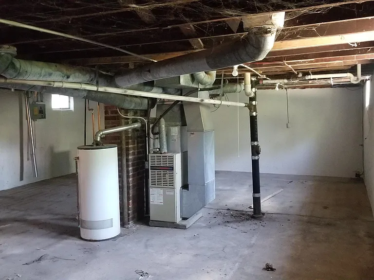 1325 College Ave — Photo 10