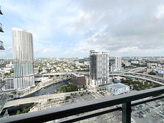 4th image of 92 SW 3rd St APT 3606