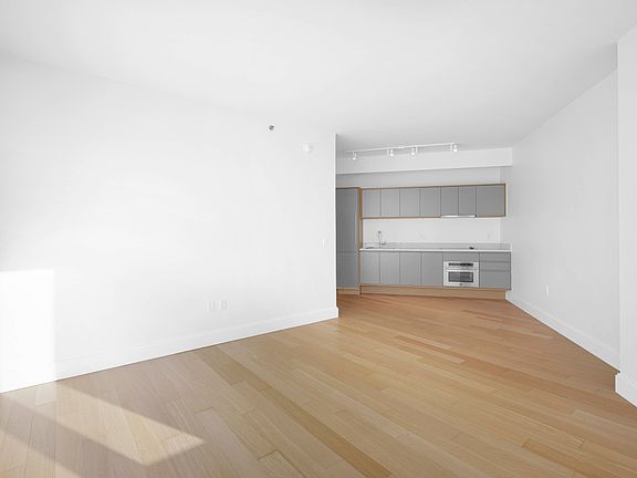 5th image of 10 City Pt APT 29S