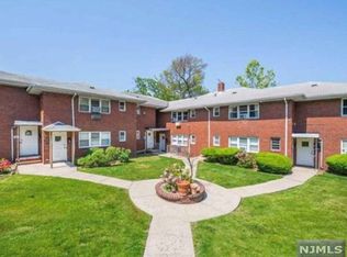 325 Grantwood Blvd #5A, Palisades Park, NJ 07650