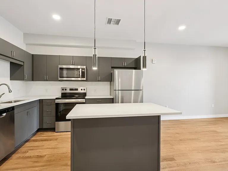 Berkshire Apartments — Photo 16