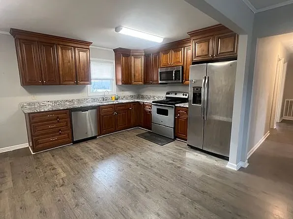 130 Thompson Dr, Greenwood, SC 29646