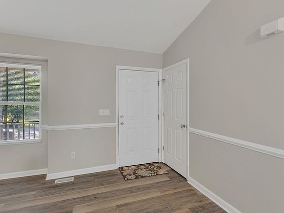 4th image of 8 Jennings Dr
