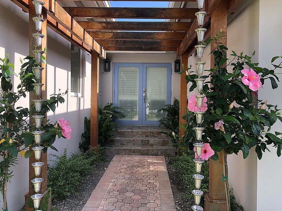 2nd image of 4921 Riviera Dr