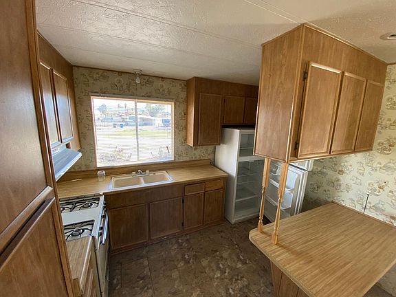 5th image of 1367 Winkler Ln