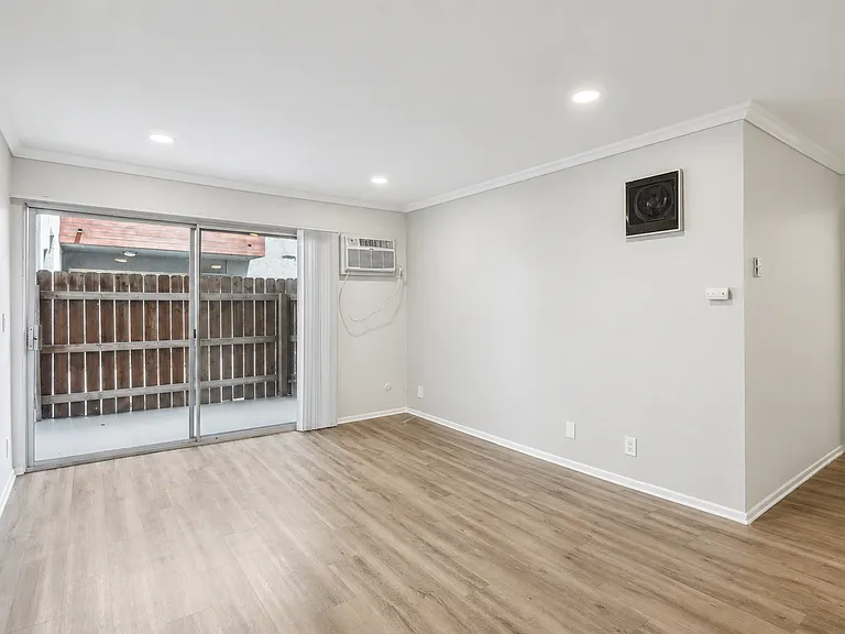 4444 Ensign Avenue — Photo 30