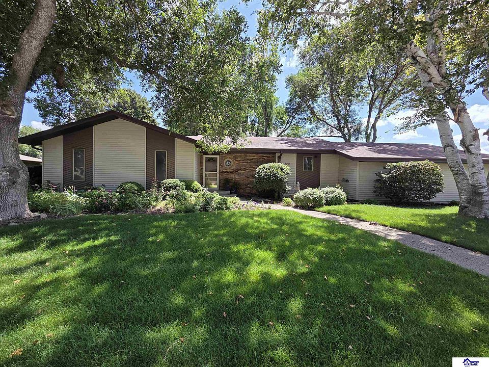 1st image of 800 Parkview Dr