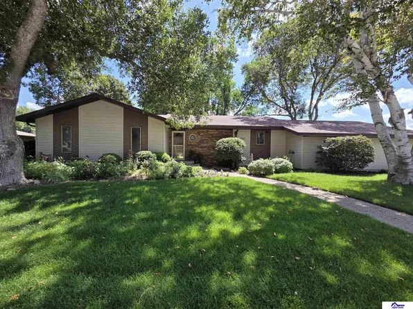 800 Parkview Dr, Henderson, NE 68371