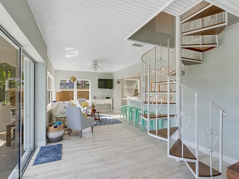 610 Honeysuckle Ln — Photo 10