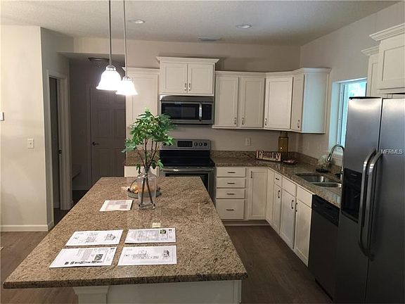 3rd image of 312 Stonebridge Ln