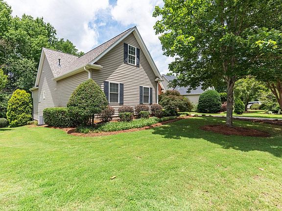 3rd image of 16 Shannon Ridge Ct