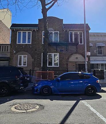 3rd image of 2366 Davidson Ave