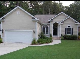 225 Hunter Trl, Southern Pines, NC 28387