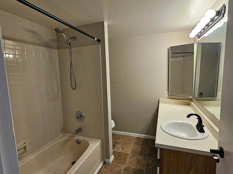 945 Moorings Dr — Photo 11