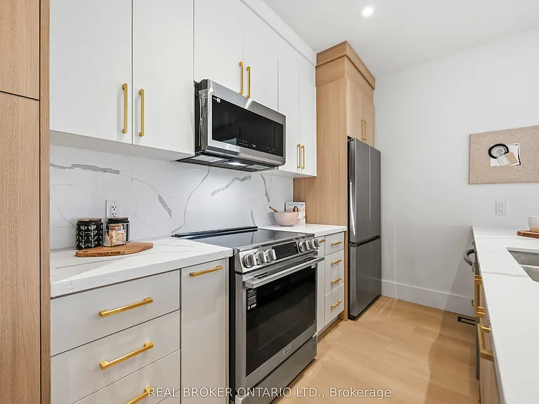 102 Boultbee Ave #C — Photo 9