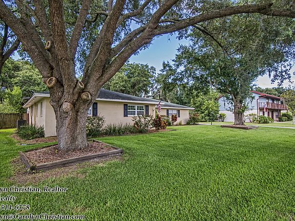 3rd image of 310 Greenwoods Dr
