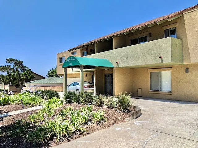 3 bed, 1000 sqft, $2,650 — Photo 1