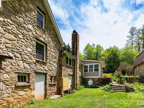 11th image of 1492 Murray Rd