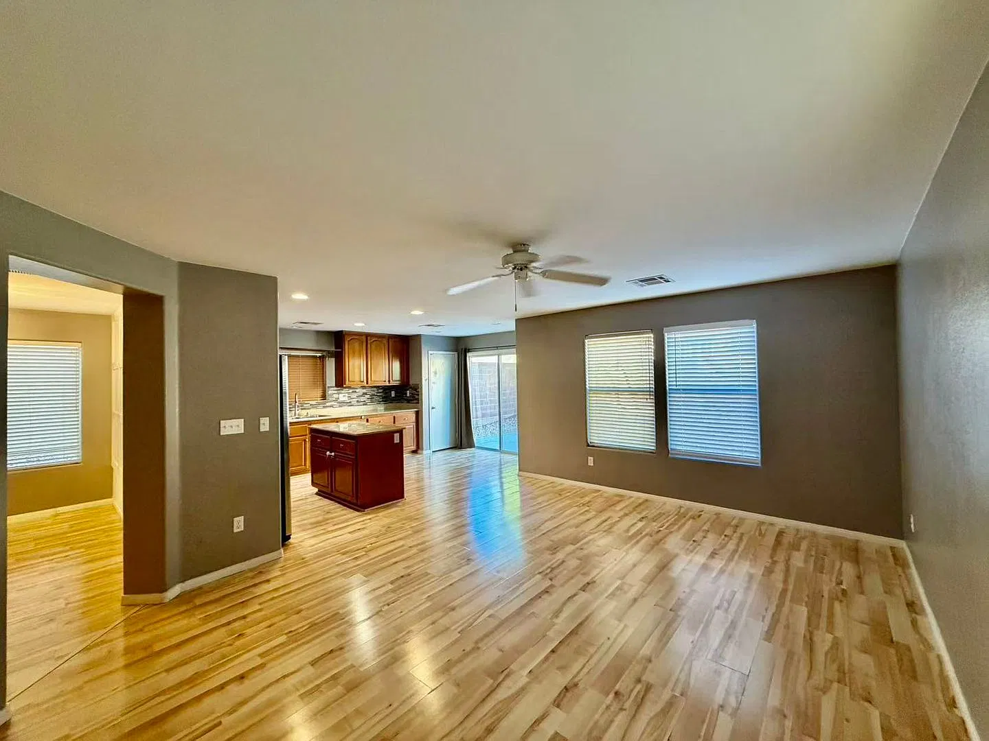 Charming 2 story family house — Photo 4