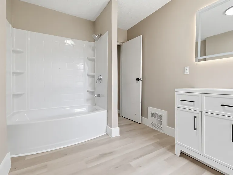 190 Bowman St — Photo 15