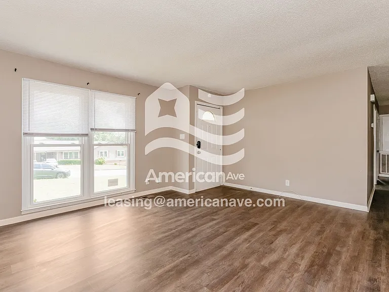 1694853_002_living_room_3.jpg
