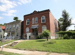 4744 Kensington Pl, Saint Louis, MO 63108
