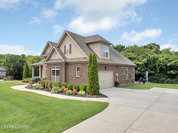 3rd image of 1439 Edenbridge Dr