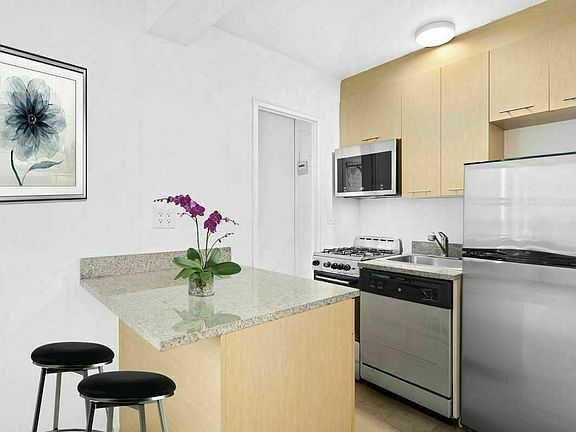 3rd image of 630 Lenox Ave APT 5R