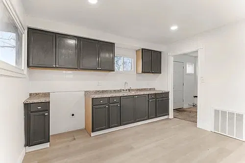 26260 Annapolis St — Photo 4