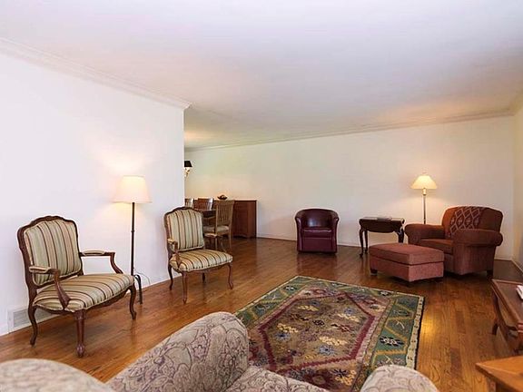 5th image of 5594 Harleston Dr