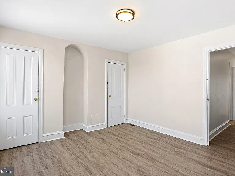 2420 W Jefferson St — Photo 14