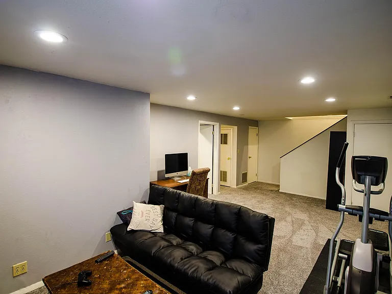 272 Cobblestone Dr — Photo 9
