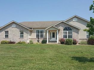909 Country Pointe Ln, Marine, IL 62061