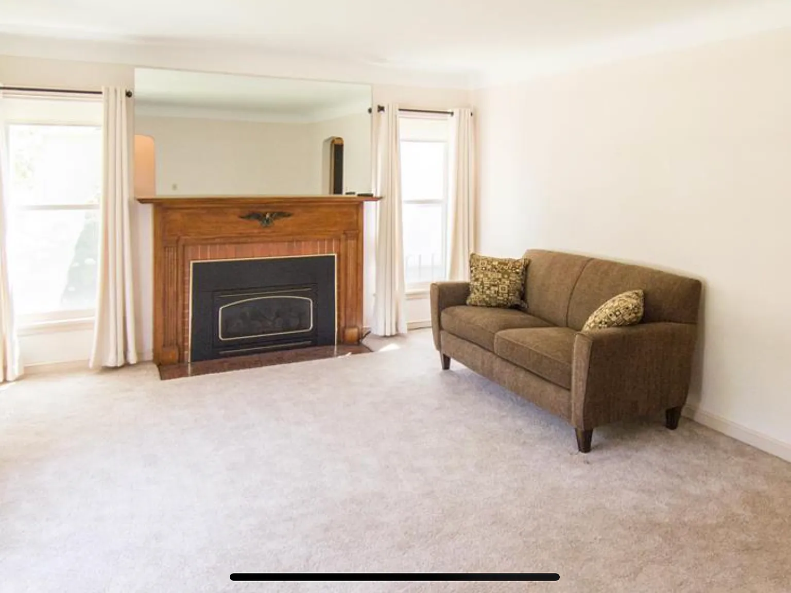 3 bed, 1300 sqft, $2,100 — Photo 2
