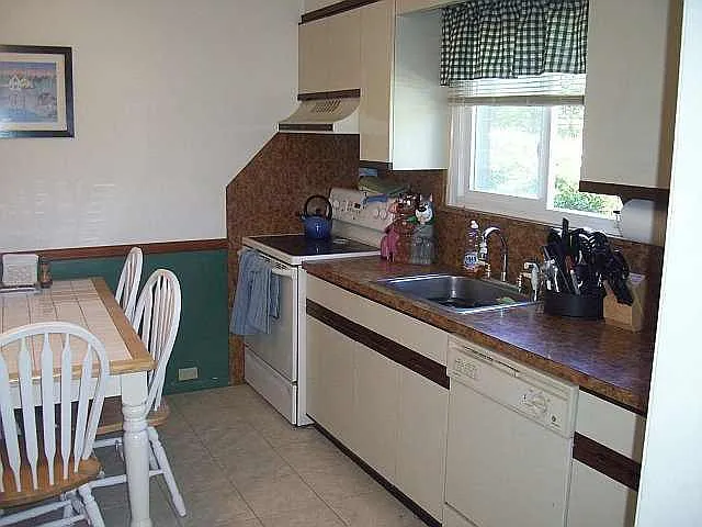 881 Albany Post Rd #10 — Photo 27