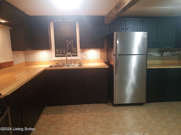 5th image of 2220 Chapeze Ln