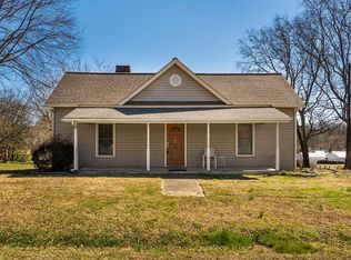 1125 E Main St, Graham, NC 27253