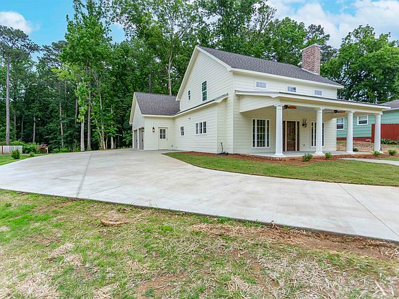 3rd image of 1913 Moncrief Rd
