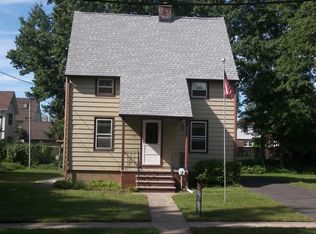 9 Willow St, Garfield, NJ 07026