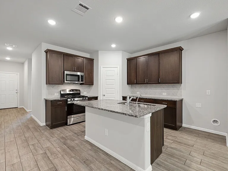 716 Big Bend Pkwy — Photo 2