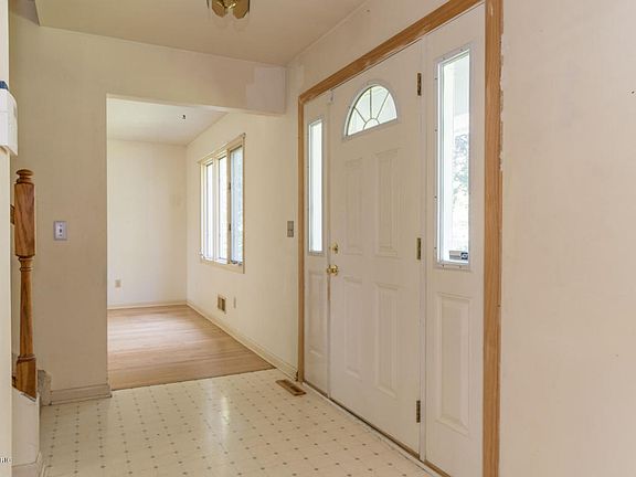 3rd image of 426 Marigold Ave