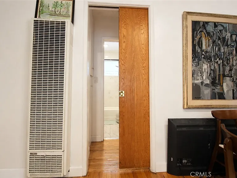 1224 N Mansfield Ave — Photo 4
