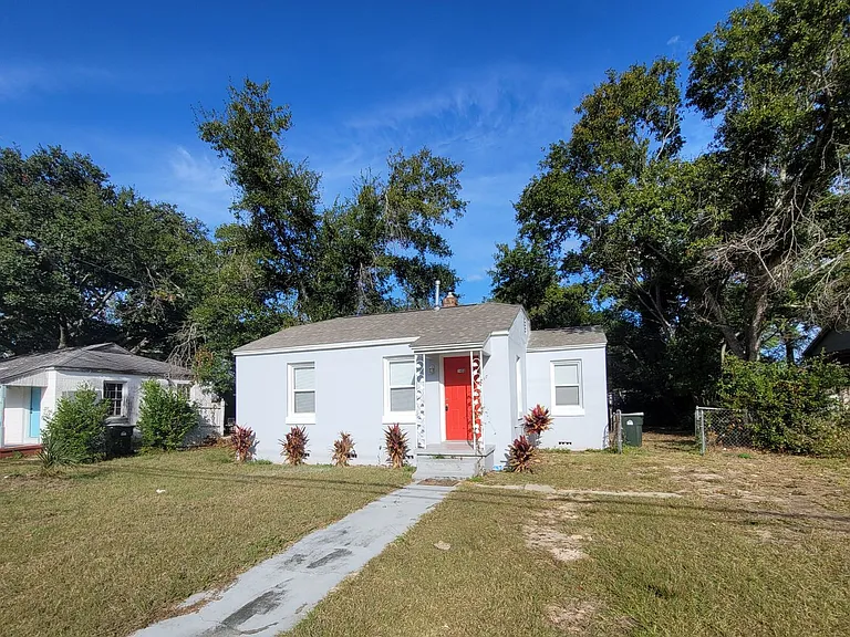 1408 Dexter Ave — Photo 4