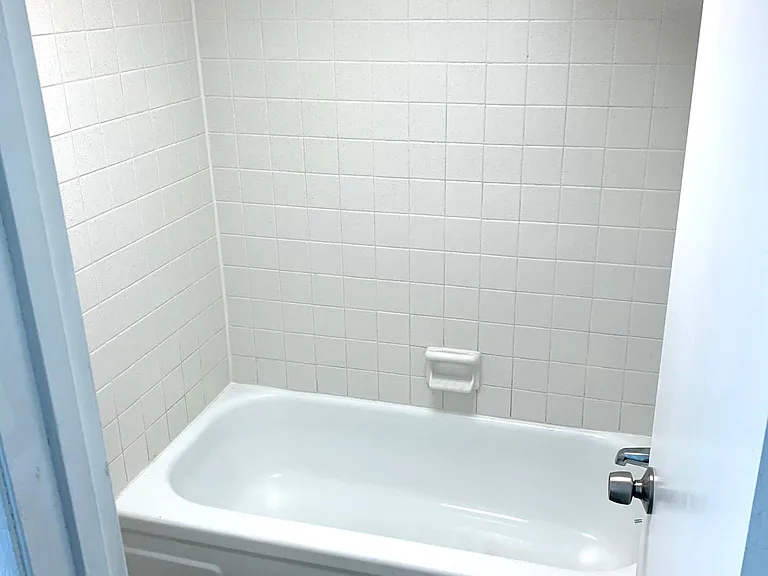 243 Crest St #6 — Photo 4