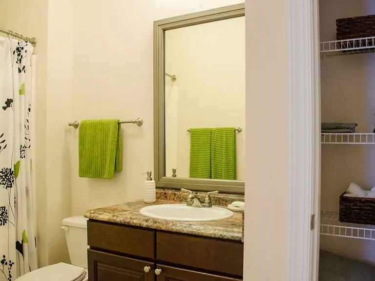 Eagle Harbor Apartments — Photo 13