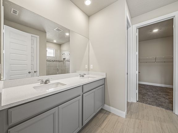 5th image of 6816 Cloverdale Ave