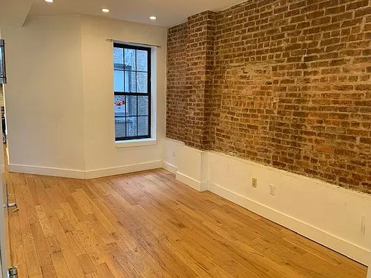 Rented by Premier Metro Realty Corp | media 34