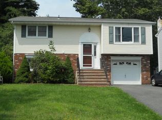 12 Smokerise Rd, Hopatcong, NJ 07843